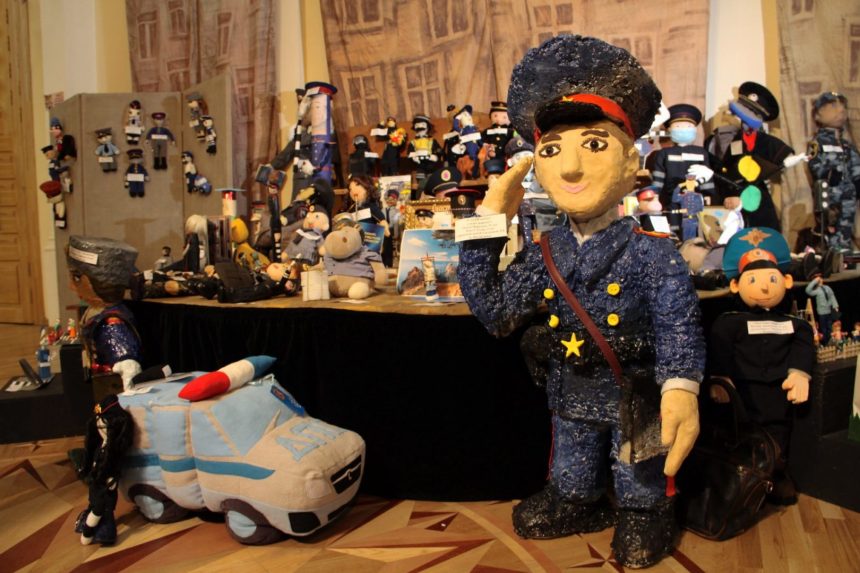 Правоохранители глазами жителей Приангарья: выставка кукольных работ «Полицейский дядя Стёпа» прошла в Иркутске