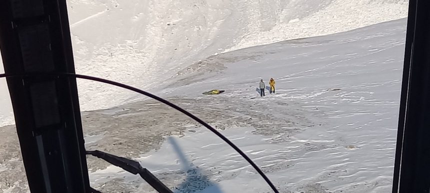 Спасатели из Иркутской области отправились на поиски попавших под лавину туристов в Бурятии