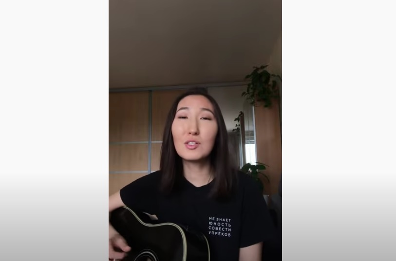 Уроженка Бурятии написала песню про отказ от пакетов