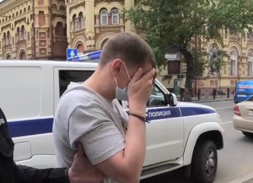 Группу наркодилеров во главе с 35-летним иркутянином задержали в Приангарье