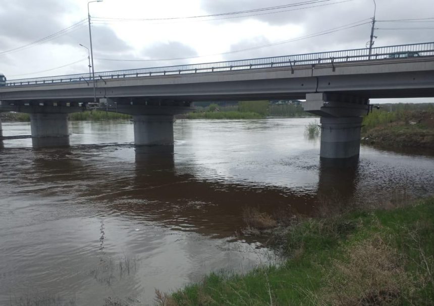 Тулунская река Ия превысила критическую отметку по уровню воды на 2 сантиметра