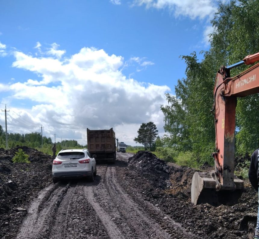 На восстановлении размытой дороги Качуг - Жигалово работают 13 единиц техники