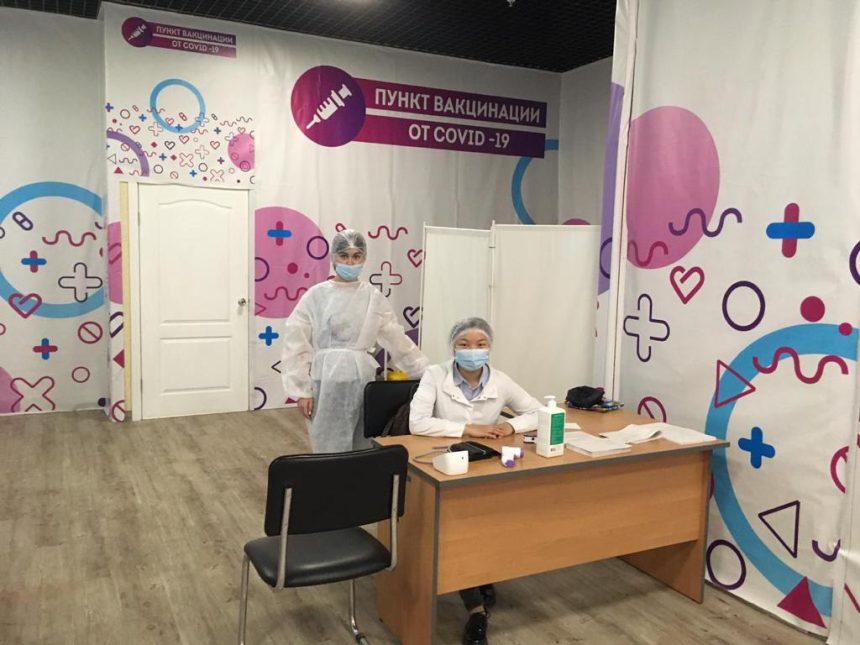 Пункт вакцинации начал работать в ТРК "Яркомолл" в Иркутске