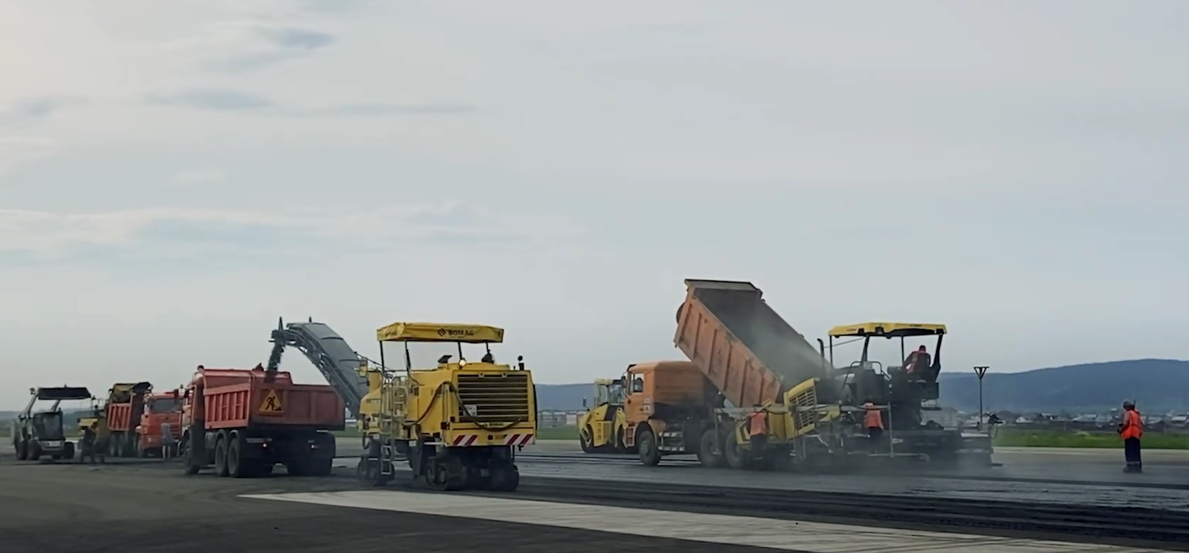 Взлетную полосу ремонтируют в аэропорту Иркутска