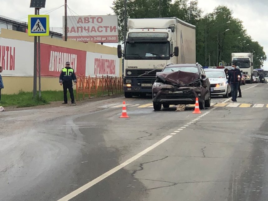 Женщина-пешеход погибла в результате столкновения нескольких машин в Усолье-Сибирском