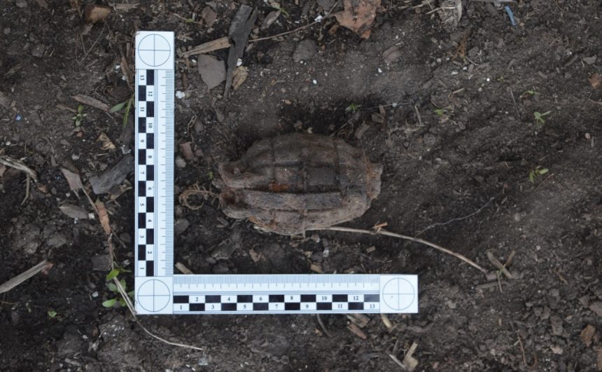 Житель Приангарья откопал боевую гранату в огороде