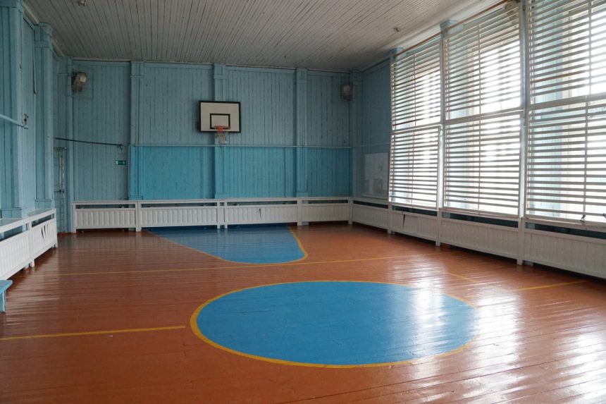 18 спортзалов сельских школ отремонтируют в 2021 году в девяти МО Иркутской области