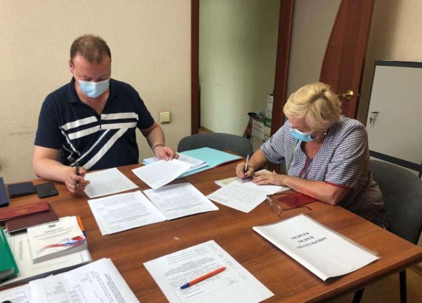 Андрей Андреев подал документы в территориальную избирательную комиссию Братска