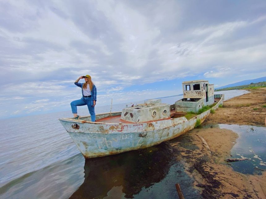 "Двадцать лет у нас была ненормальная ситуация": блогеры сняли ролик с учеными об уровне воды в Байкале