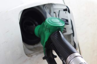 Иркутская область занимает первое место в СФО по ценам на бензин