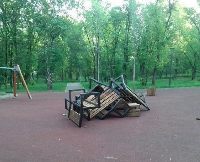 Лисихинский парк и сквер на Тимирязева пострадали от вандалов в Иркутске