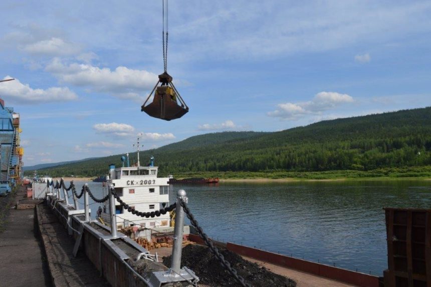 Больше 85 тысяч тонн угля и нефтепродуктов отгружено в северные районы Иркутской области