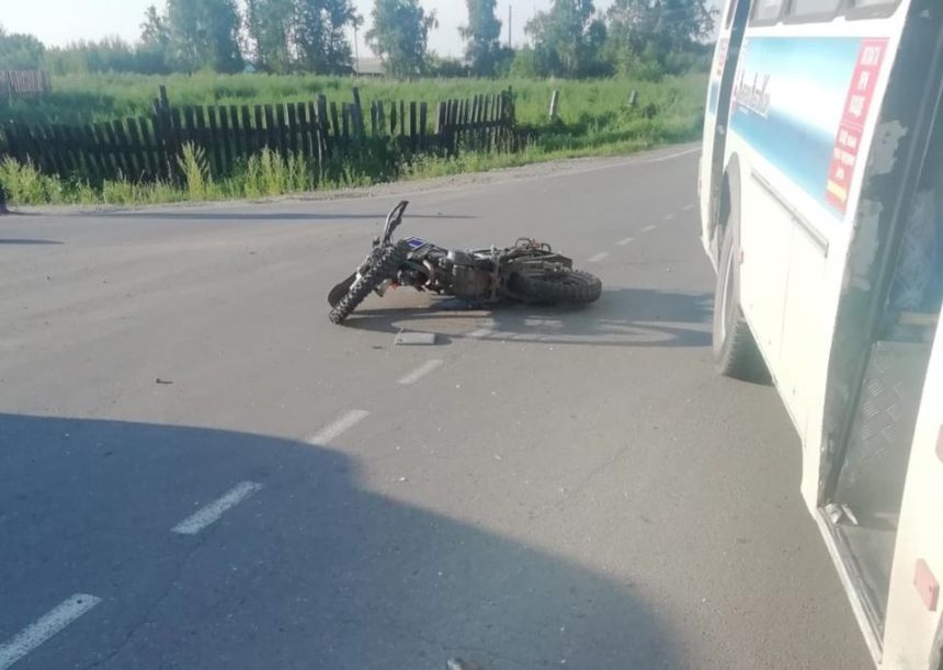14-летний мотоциклист пострадал при столкновении с рейсовым автобусом в Усольском районе