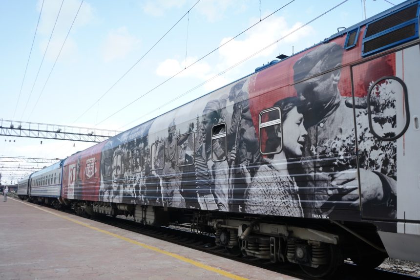 618 человек посетили поезд Победы в первый день выставки в Иркутске