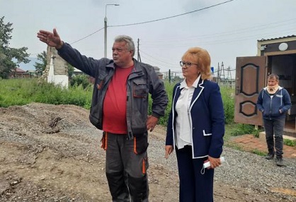 Депутат ЗС Приангарья проверила строительство школы в поселке Большое Голоустное Иркутского района