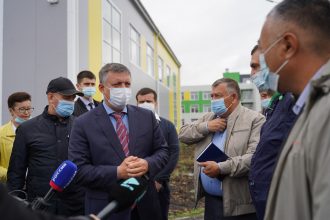 Губернатор Иркутской области поручил достроить школу в Баяндае до ноября этого года