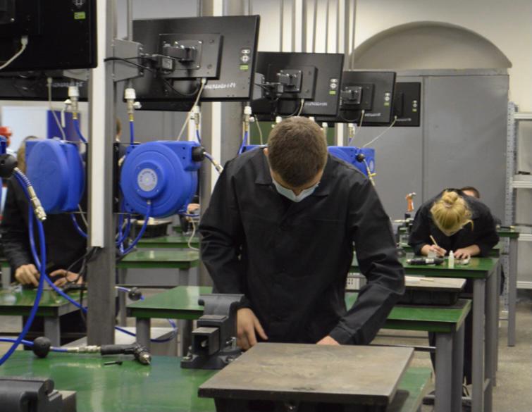 Иркутская область получит 201 млн рублей на создание 42 мастерских для подготовки востребованных кадров