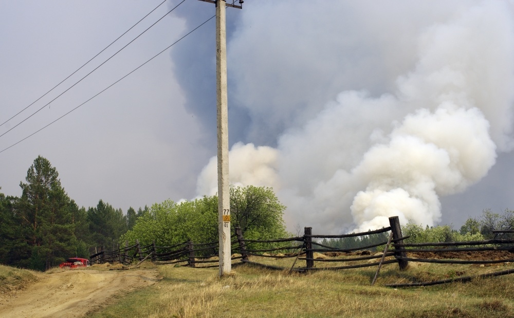МЧС Приангарья перераспределяет силы в населенные пункты, подверженные переходу лесных пожаров