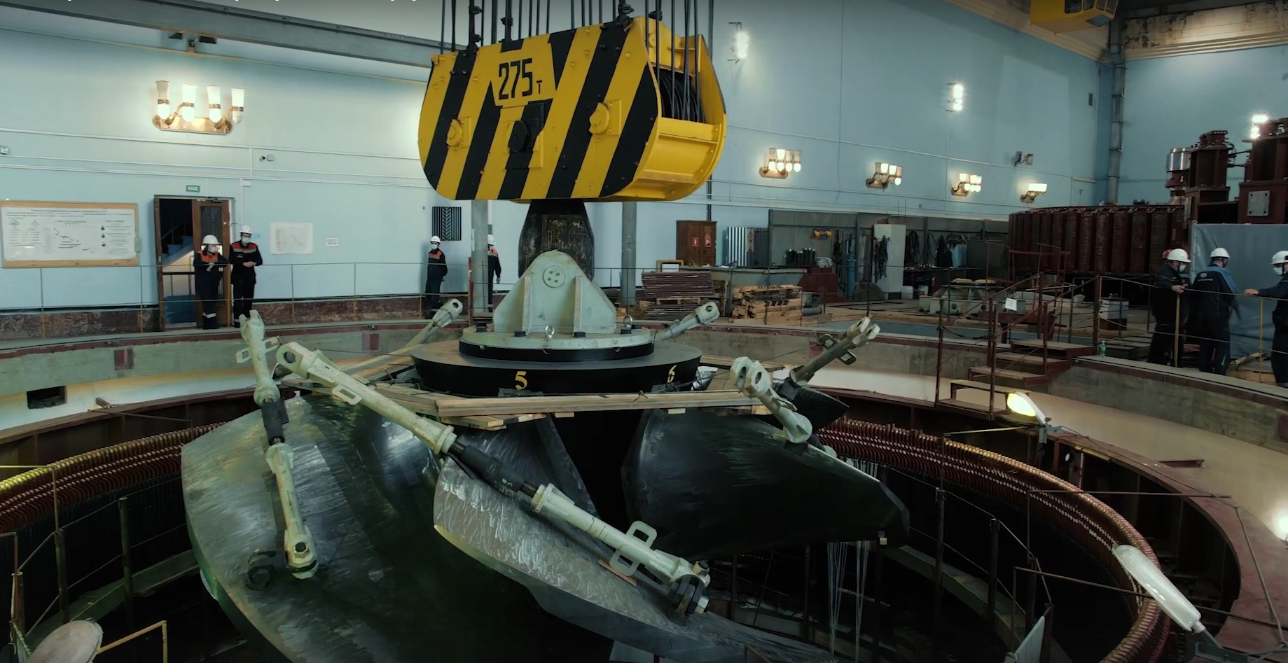 На Иркутской ГЭС начали монтировать рабочее колесо гидроагрегата №1