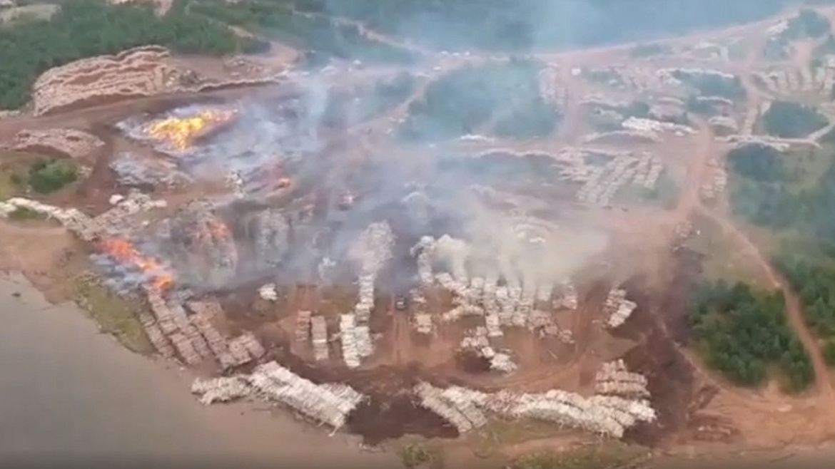 Полиция задержала подозреваемого в поджоге древесины на 25 млн рублей в Приангарье