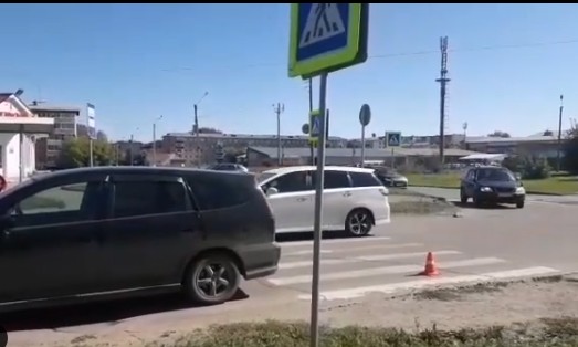 9-летняя девочка попала в больницу после наезда автомобиля в Усолье-Сибирском