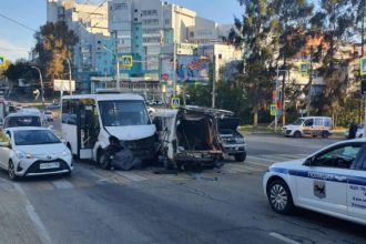 Четыре человека пострадали в ДТП с маршруткой на улице Лермонтова в Иркутске - МВД