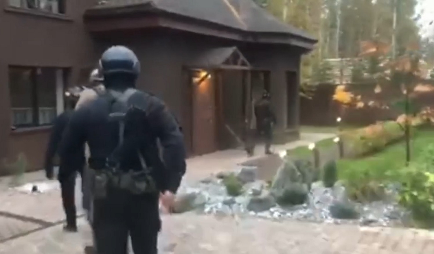 Двоих сотрудников минимущества Иркутской области задержали по подозрению во взятках