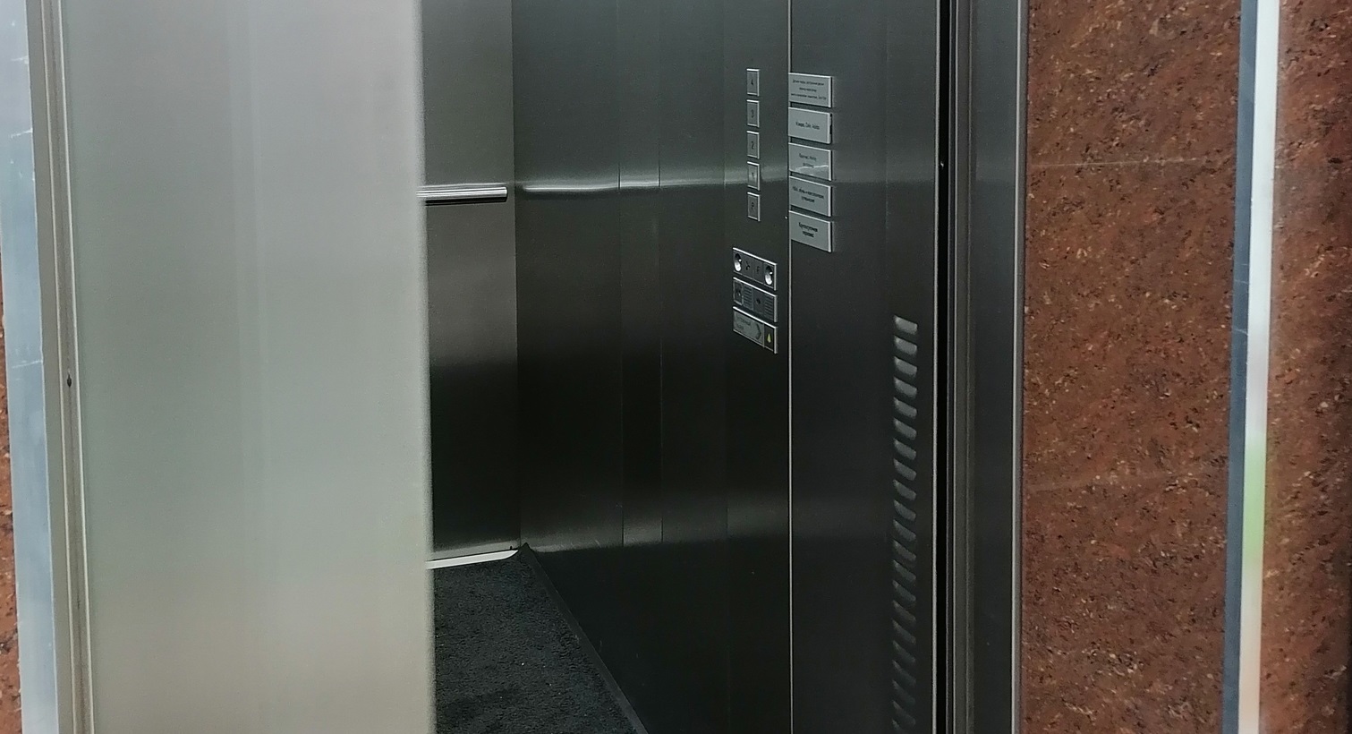 Фонд капремонта Иркутской области заменил 128 лифтов в многоквартирных домах в этом году