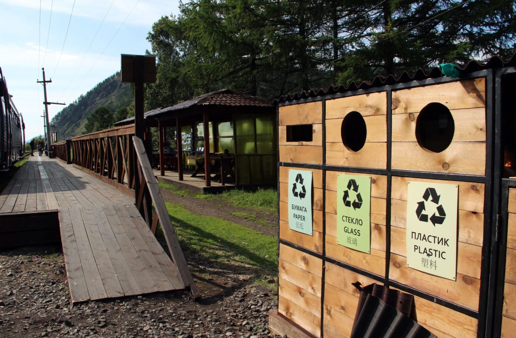 Площадки для раздельного сбора мусора появились на 10 станциях КБЖД