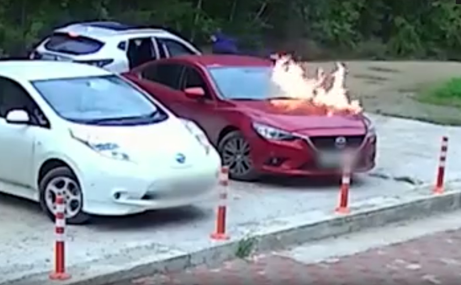 Подозреваемых в поджоге иномарки с ребенком внутри задержали в Приангарье