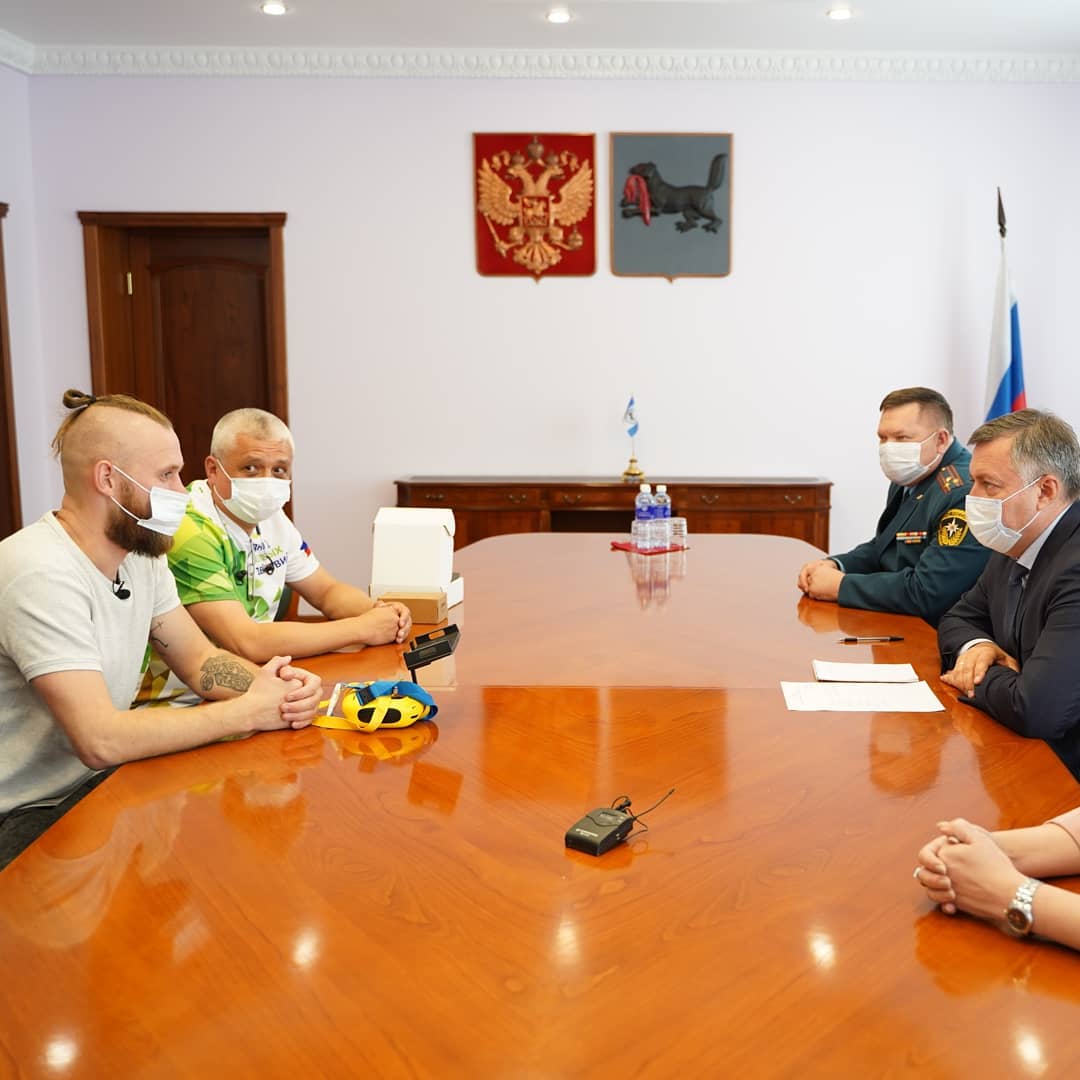 Подводный дрон вручили иркутскому экоактивисту Егору Лесному для очистки дна Байкала