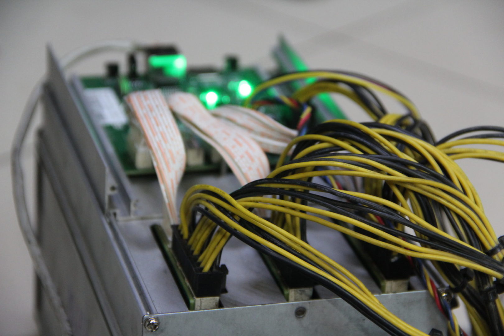 Суд обязал иркутянина выплатить 1,5 млн рублей за нелегальный майнинг