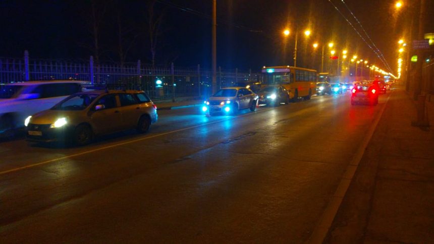 Автобус и три легковых авто столкнулись на плотине ГЭС в Иркутске