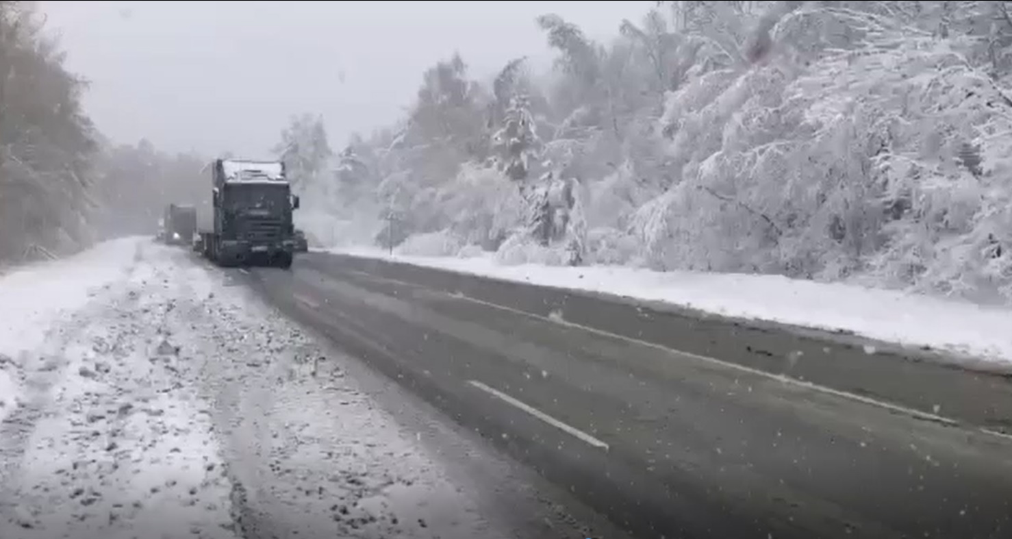 Движение на федеральной трассе "Байкал" затруднено из-за непогоды