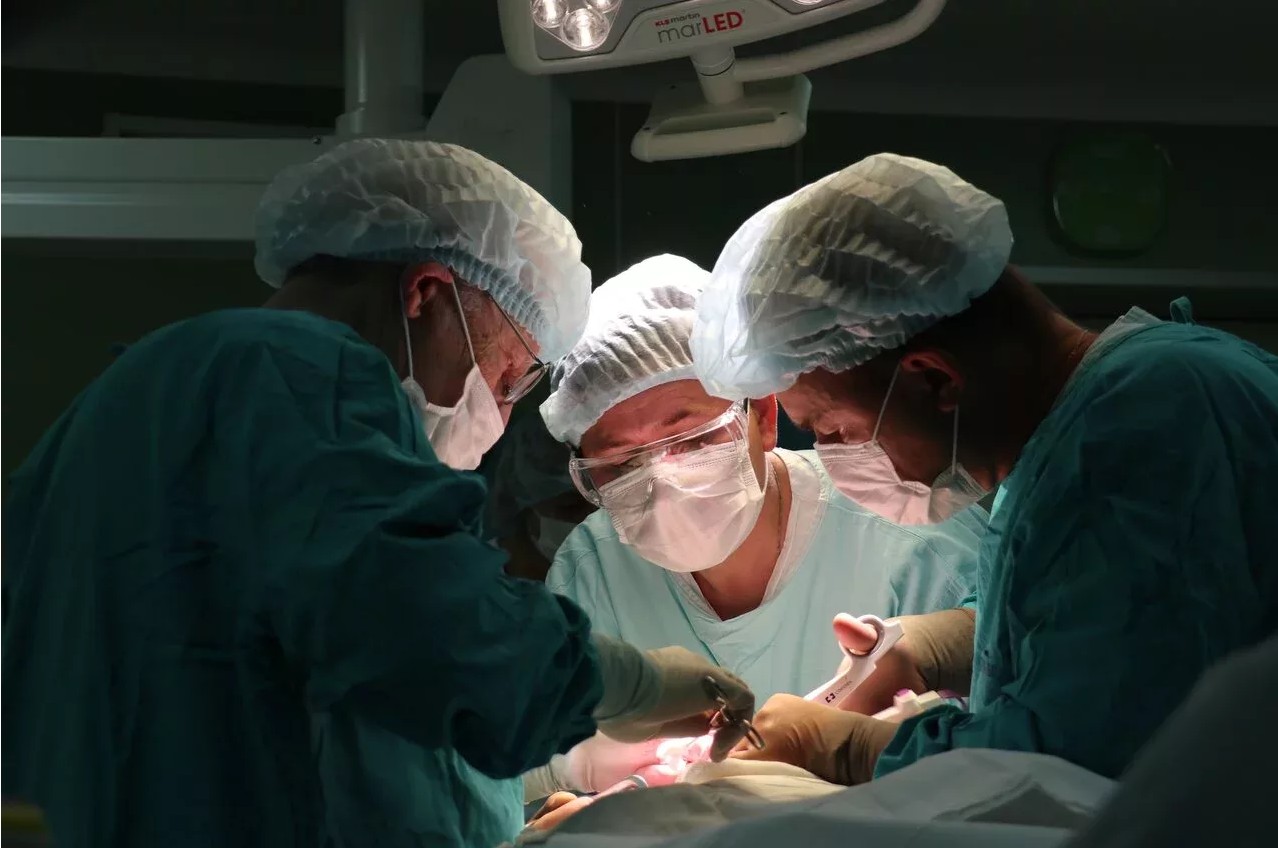 Хирурги Ивано-Матрёнинской больницы спасли 8-летнего мальчика, выпившего средство бытовой химии