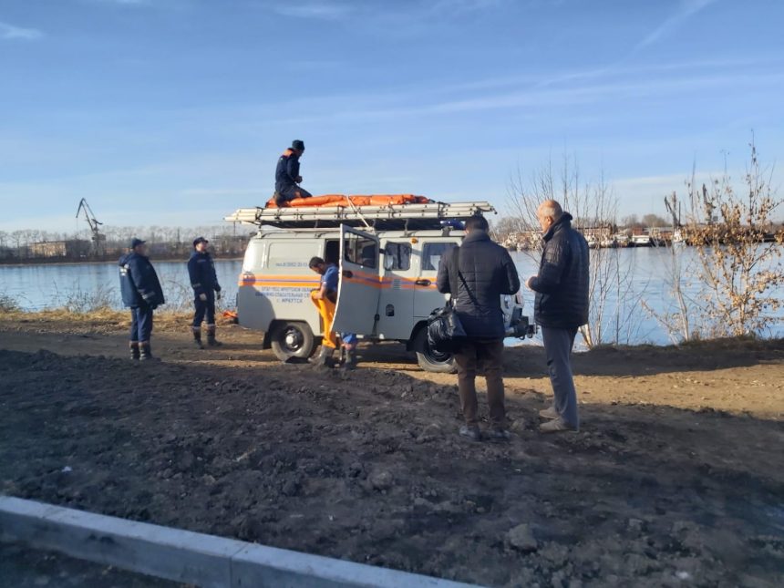 Нефтепродукты попали в реку Ангару в Иркутске