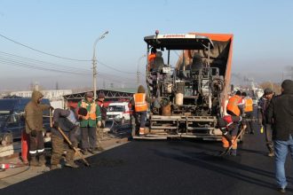 Путепровод на Джамбула в Иркутске начали асфальтировать