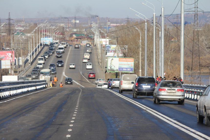 В Иркутске открыли проезд по обновленной стороне путепровода на Джамбула