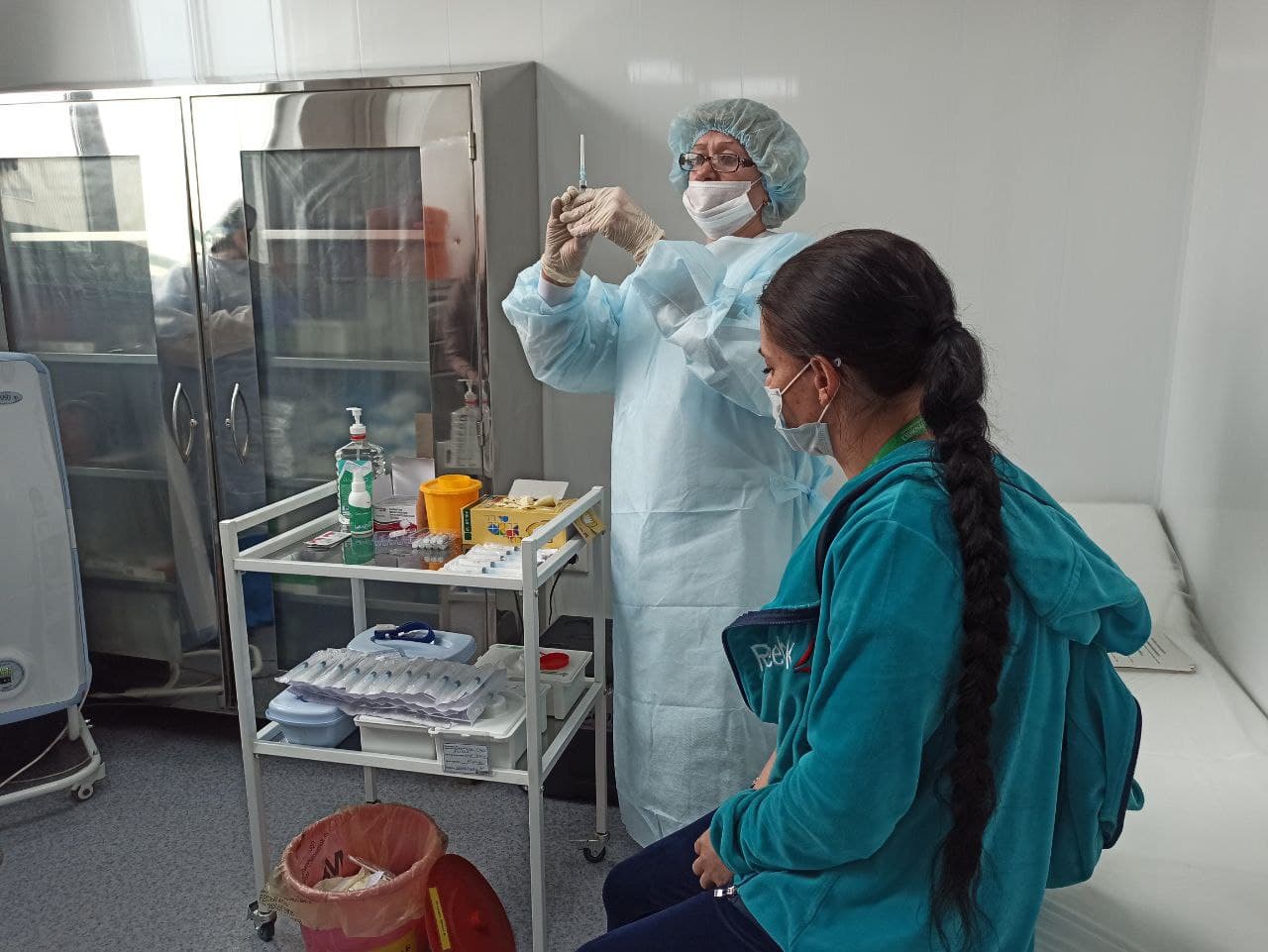 Врачам Иркутской области будут доплачивать за привитых от COVID-19