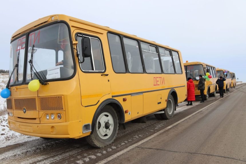 75 школьных автобусов поступило в Иркутскую область