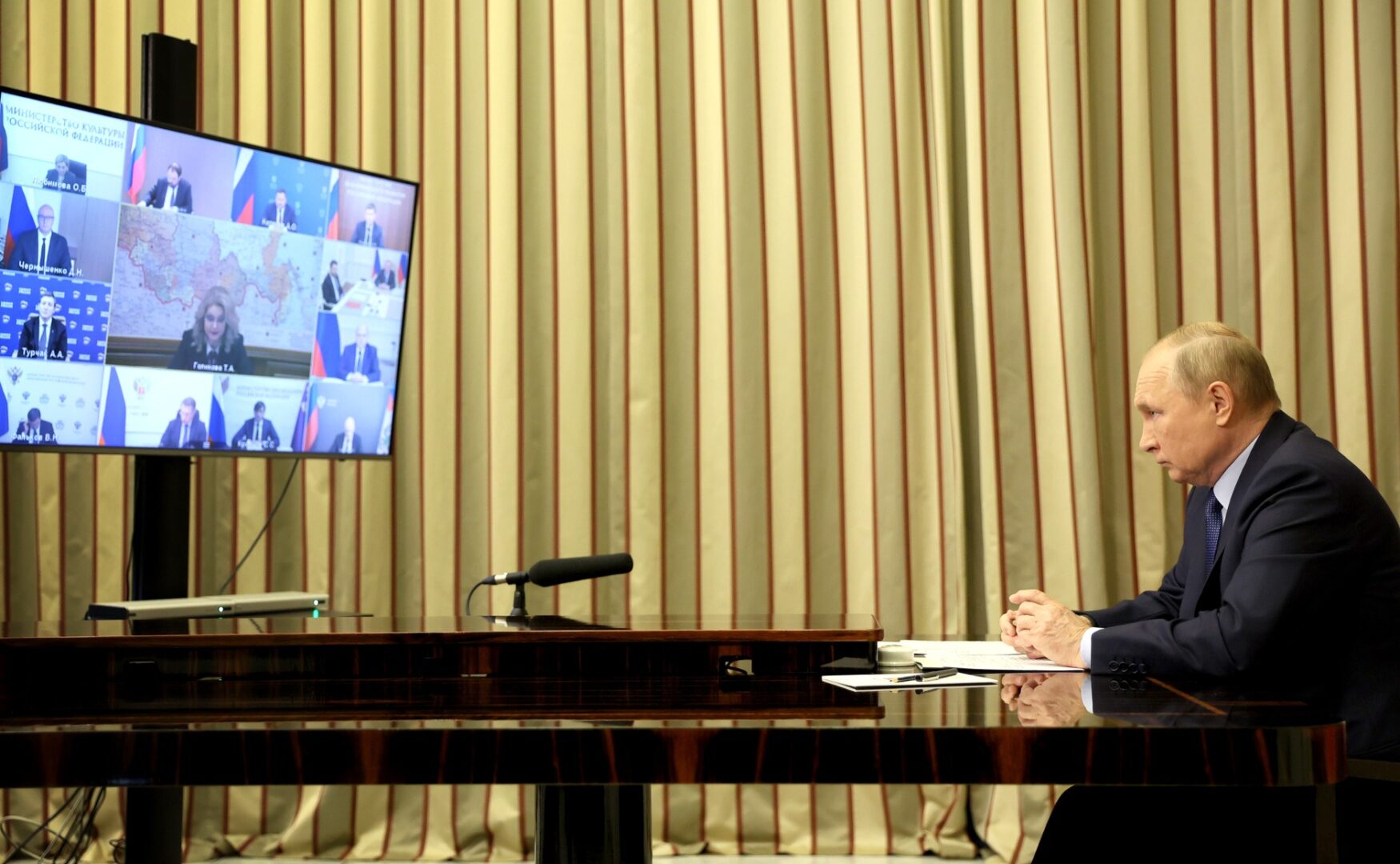 Минздрав России зарегистрировал вакцину от ковида для подростков