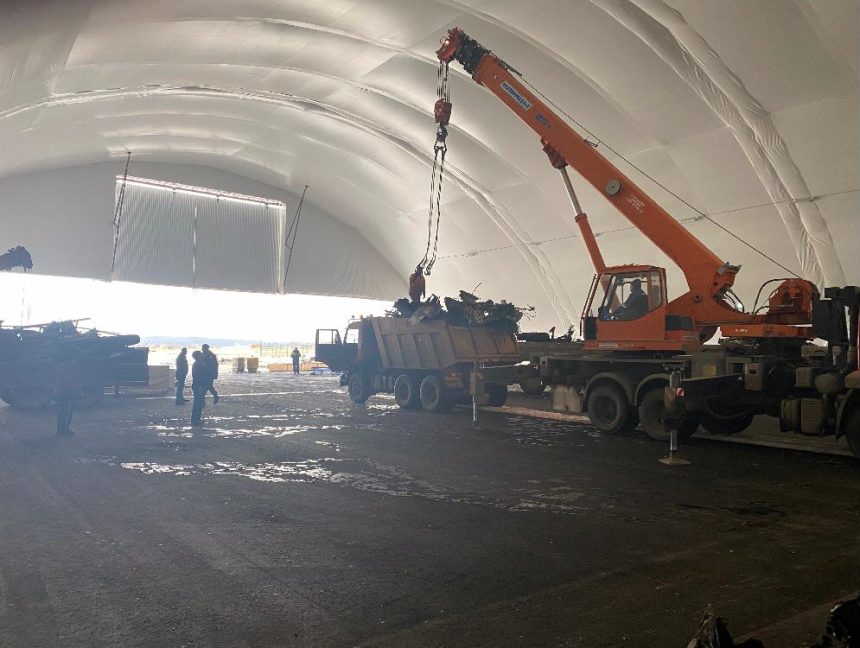 Обломки самолета Ан-12 вывозят в иркутский аэропорт