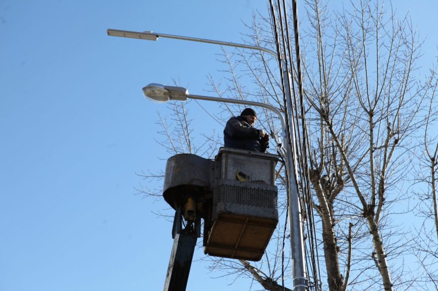 Систему освещения обновляют на улице Декабрьских событий в Иркутске