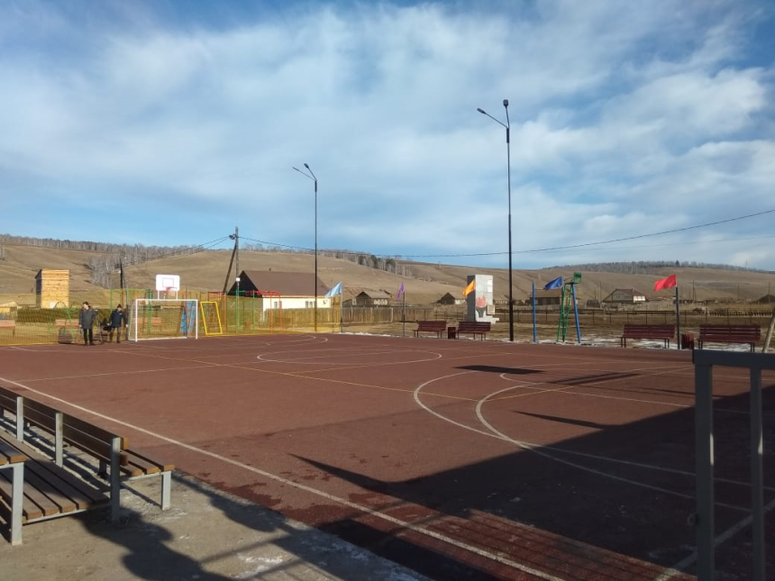Универсальную спортплощадку открыли в селе Хохорск Боханского района