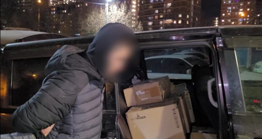 Вероятных похитителей машин для майнинга задержали в Иркутском районе