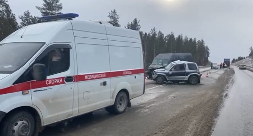 Женщина 58 лет погибла в ДТП после столкновения с микроавтобусом в Иркутском районе