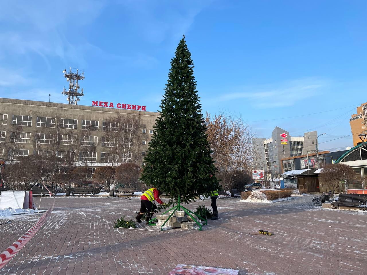 16 новых искусственных елей установят к Новому году в округах Иркутска