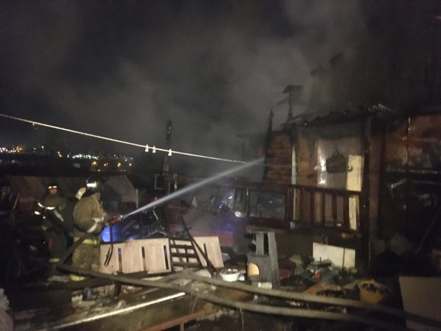Более 300 человек эвакуировались с пожаров в Иркутске в выходные дни