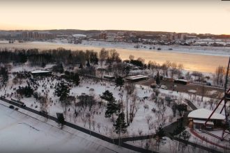 Девять ледяных сказочных персонажей украсят остров Конный в Иркутске