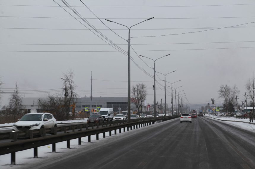 ДПС будет контролировать движение по выделенным полосам на улице Трактовой в Иркутске